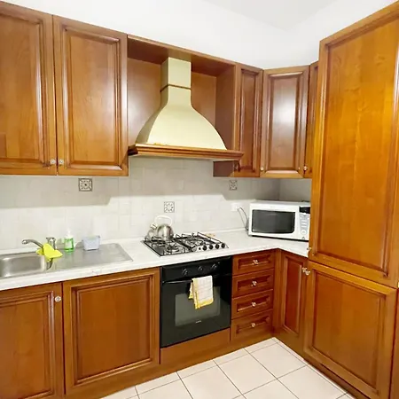 Apartment Cleo Azalea *