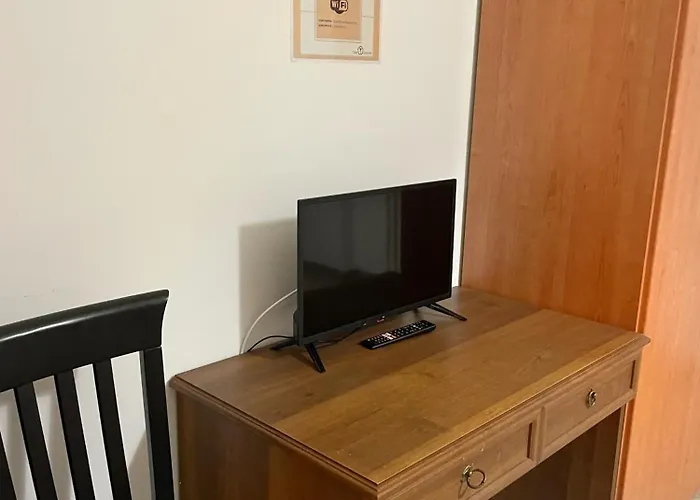 Cleo Azalea Apartment